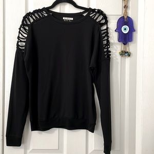 Cool Forever 21 Top with Open Shoulder Design Size Large Black 🖤 EUC